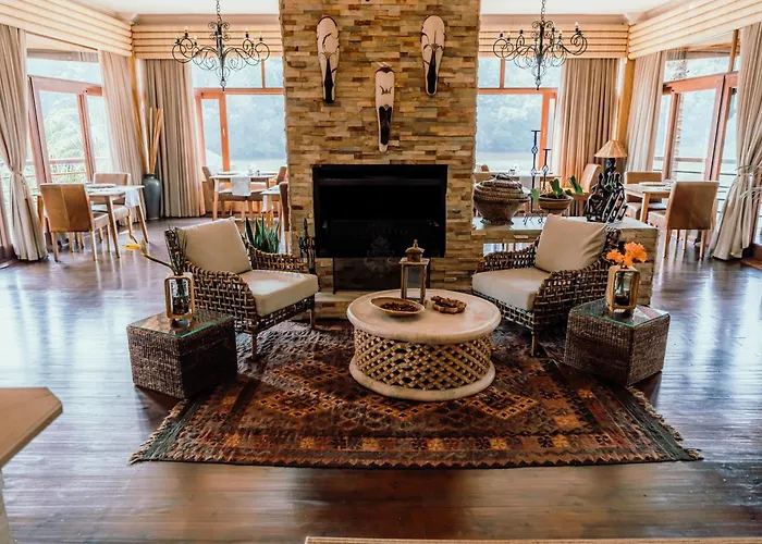 Bambuu Lakeside Lodge