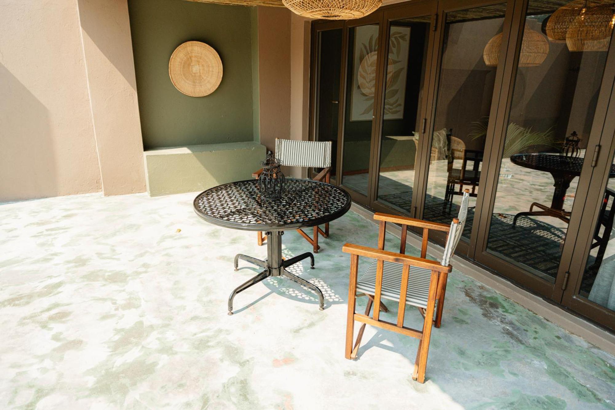 Bambuu Lakeside Lodge *