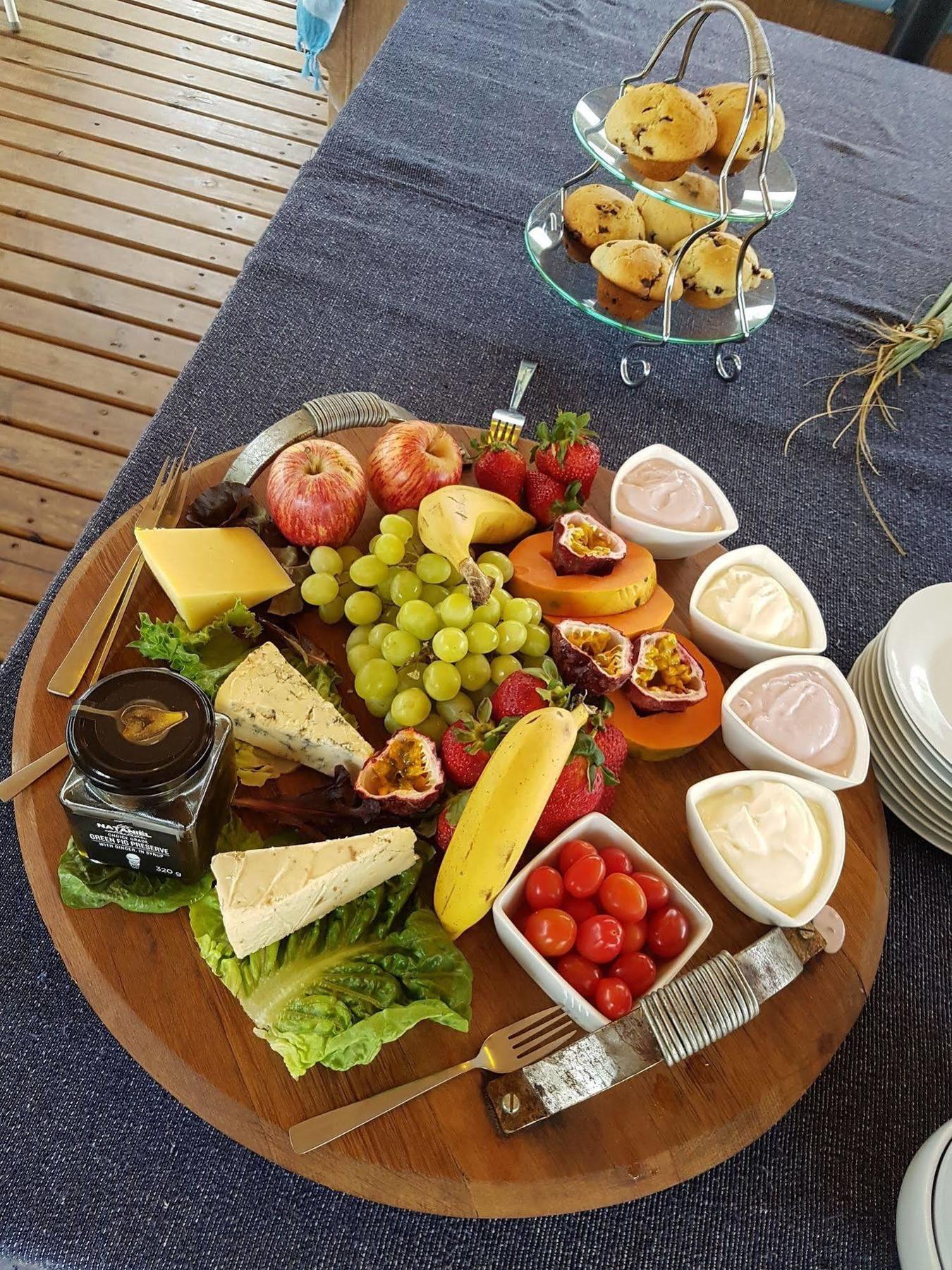 Bambuu Lakeside Lodge *